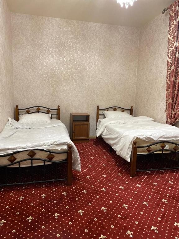 Двухместный (Двухместный номер с 2 отдельными кроватями и собственной ванной комнатой) отеля Империя, Назрань