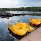 Коттедж (У озера с двумя спальнями 100м2), Загородный клуб Ромашка