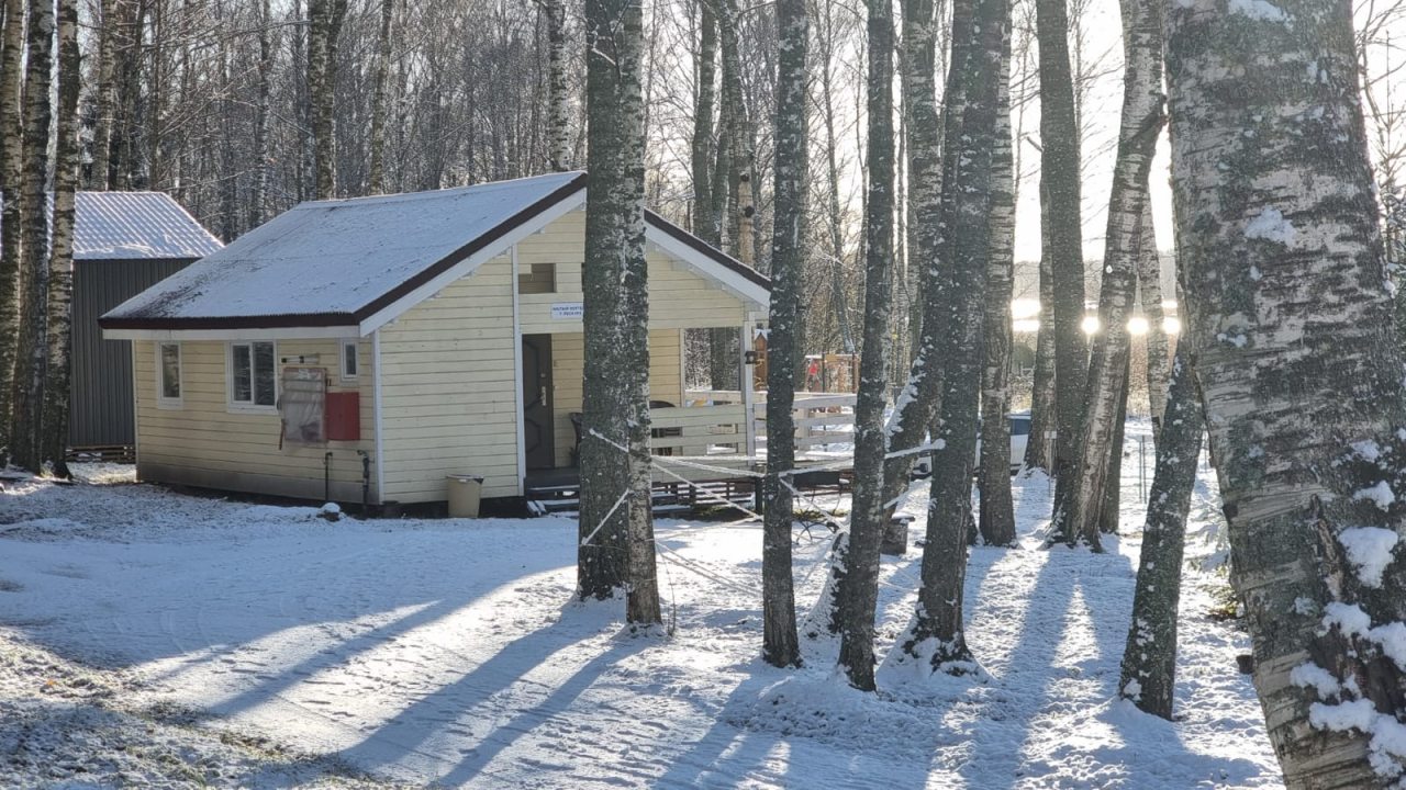 Коттедж (Малый  у леса с 2-мя спальнями (4+2)), Загородный клуб Ромашка