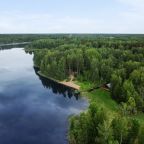 Коттедж (С 3-я спальнями, панорамными окнами, видом на озеро), Загородный клуб Ромашка