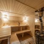 Коттедж (У озера с двумя спальнями 100м2), Загородный клуб Ромашка