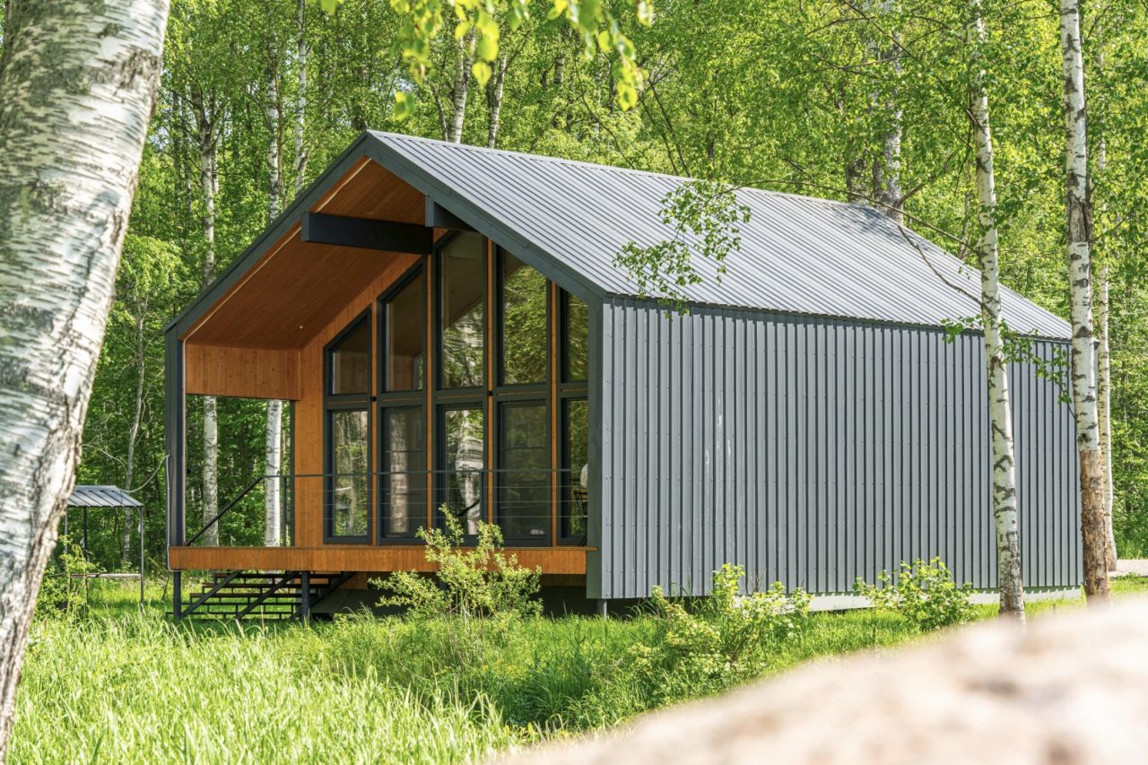 Коттедж (У озера с двумя спальнями 100м2), Загородный клуб Ромашка