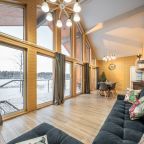 Коттедж (У озера с двумя спальнями 100м2), Загородный клуб Ромашка