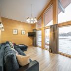 Коттедж (У озера с двумя спальнями 100м2), Загородный клуб Ромашка