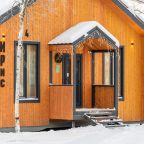 Коттедж (У озера с двумя спальнями 100м2), Загородный клуб Ромашка