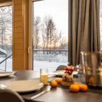 Коттедж (У озера с двумя спальнями 100м2), Загородный клуб Ромашка