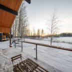 Коттедж (У озера с двумя спальнями 100м2), Загородный клуб Ромашка