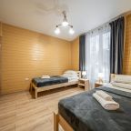 Коттедж (У озера с двумя спальнями 100м2), Загородный клуб Ромашка