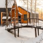 Коттедж (У озера с двумя спальнями 100м2), Загородный клуб Ромашка