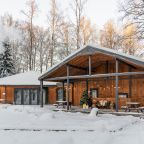 Коттедж (У озера с двумя спальнями 100м2), Загородный клуб Ромашка