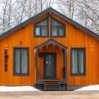 Коттедж (С 3-я спальнями, панорамными окнами, видом на озеро), Загородный клуб Ромашка