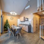 Коттедж (С 3-я спальнями, панорамными окнами, видом на озеро), Загородный клуб Ромашка