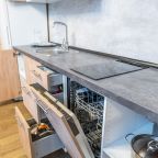 Коттедж (С 3-я спальнями, панорамными окнами, видом на озеро), Загородный клуб Ромашка