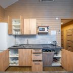 Коттедж (С 3-я спальнями, панорамными окнами, видом на озеро), Загородный клуб Ромашка