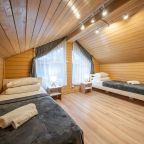 Коттедж (С 3-я спальнями, панорамными окнами, видом на озеро), Загородный клуб Ромашка