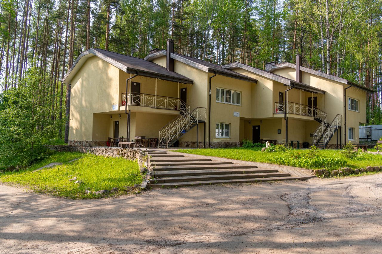 Апартаменты (С 2-мя спальнями и балконом 205/2-этаж), Загородный клуб Ромашка