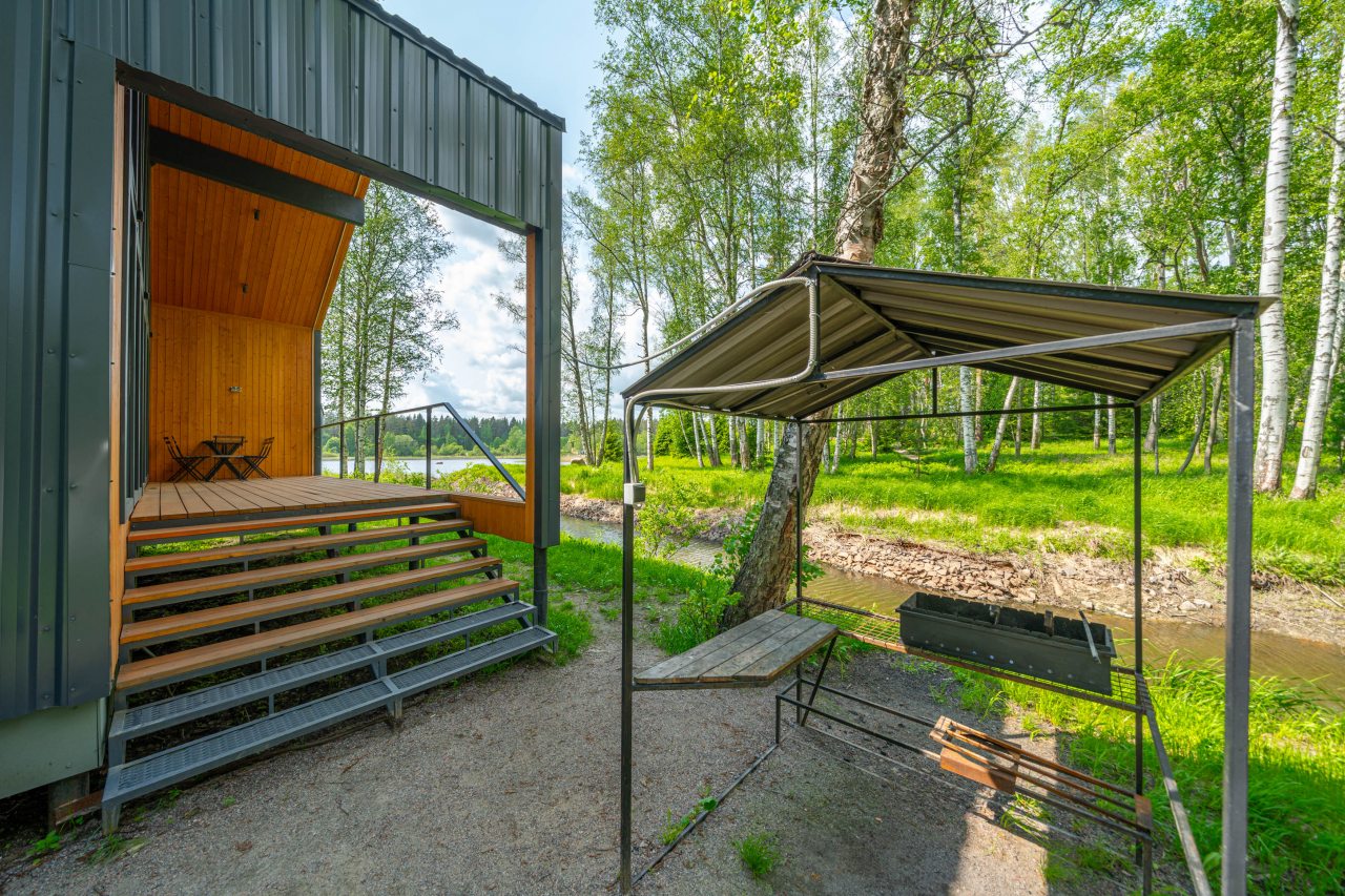 Коттедж (У озера с двумя спальнями 100м2), Загородный клуб Ромашка