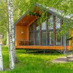 Коттедж (У озера с двумя спальнями 100м2), Загородный клуб Ромашка