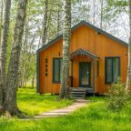 Коттедж (У озера с двумя спальнями 100м2), Загородный клуб Ромашка