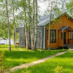Коттедж (У озера с двумя спальнями 100м2), Загородный клуб Ромашка