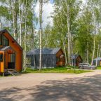 Коттедж (С 3-я спальнями, панорамными окнами, видом на озеро), Загородный клуб Ромашка