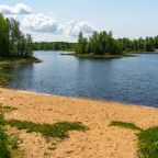 Коттедж (С 3-я спальнями, панорамными окнами, видом на озеро), Загородный клуб Ромашка