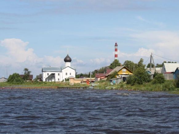 Апартаменты на берегу озера, Сторожно