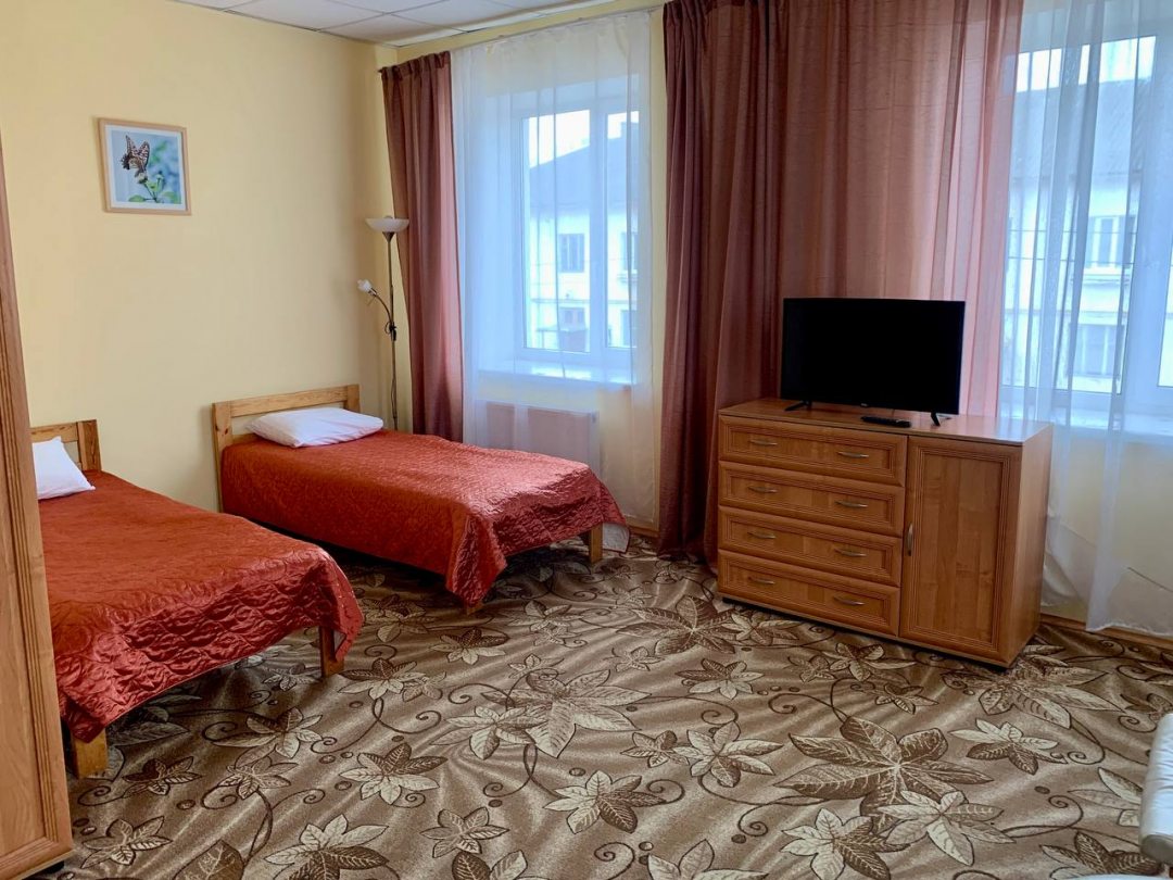 Сьюит (Улучшенный двухместный номер с двумя односпальными кроватями) гостиницы Сясь, Сясьстрой