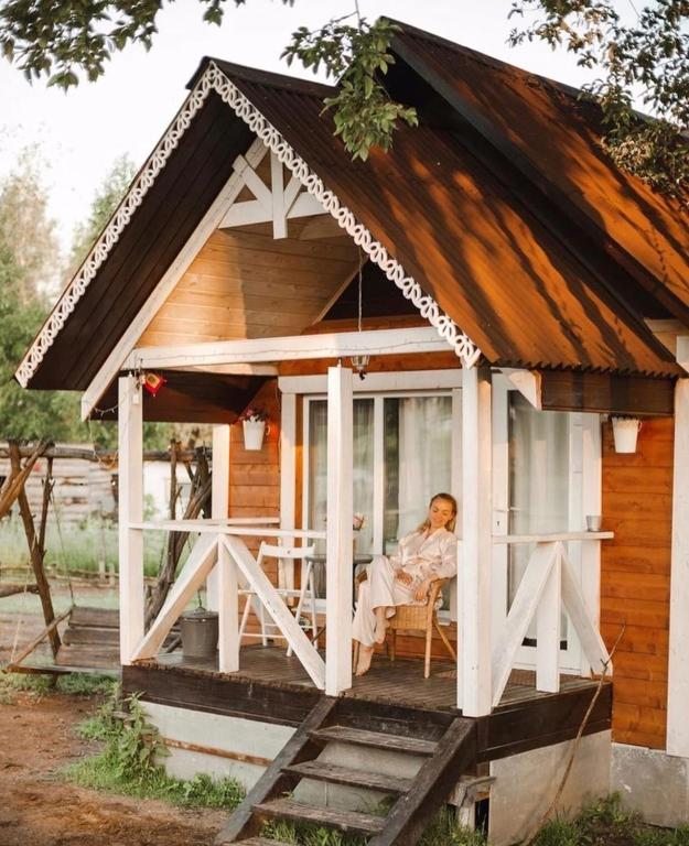 Семейный (Семейный номер с видом на озеро) гостевого дома Eco-Usadba Belovo, Шапки