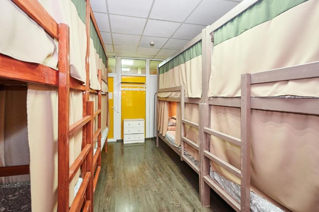 Восьмиместный Женский (Спальное место на двухъярусной кровати в общем номере для женщин) хостела Orange, Москва
