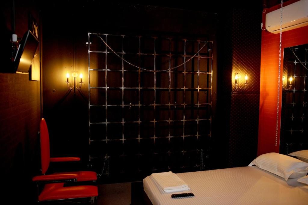 Двухместный (Улучшенный номер с кроватью размера «king-size» Готика) отеля Red Room, Ростов-на-Дону