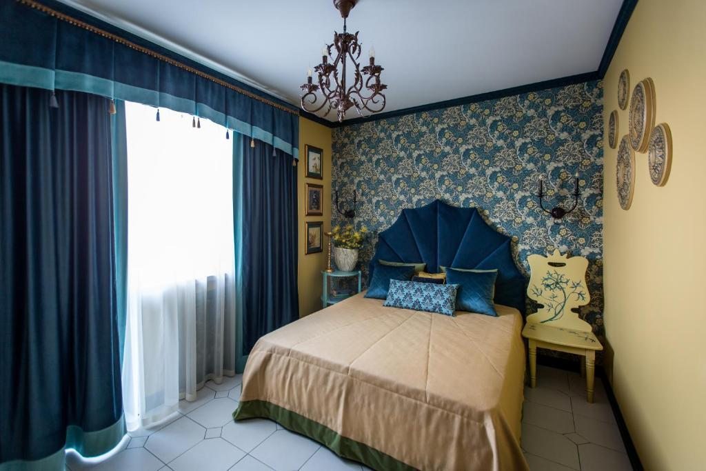 Двухместный (Двухместный номер с 1 кроватью и балконом, вид на море) гостевого дома Aleksandrovskyy Dvor Guest House, Хайрюзовка