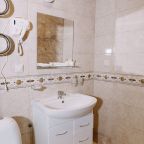 Ванная комната в гостинице Kunlun, Бородино