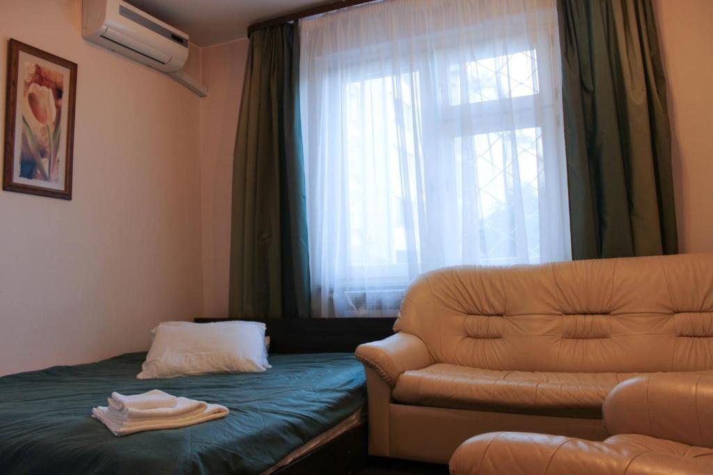 Двухместный (Двухместный номер с двуспальной кроватью и дополнительной кроватью) гостиницы Проспект, Воронеж