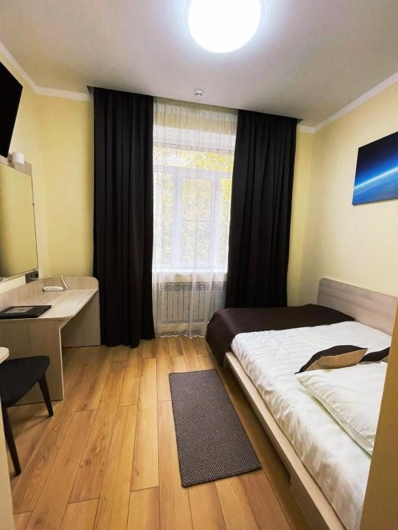 Двухместный (Бюджетный двухместный номер с 1 кроватью) мини-гостиницы Атмосфера, Гагарин
