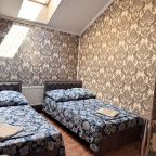 Четырехместный (Стандартный четырехместный номер), Guest House Uyut