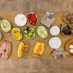 Доставка еды и напитков в номер, Гостиница Олимп Плаза