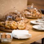 Доставка еды и напитков в номер, Гостиница Олимп Плаза