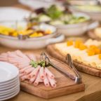 Доставка еды и напитков в номер, Гостиница Олимп Плаза