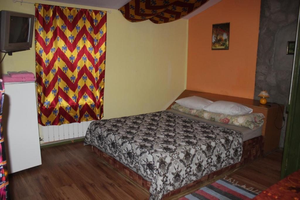 Двухместный (Двухместный номер с двуспальной кроватью и дополнительной кроватью) отеля Mini-hotel Chaykhana U Verblyuda, Волково
