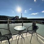 De Luxe, Diamond Deluxe Hotel