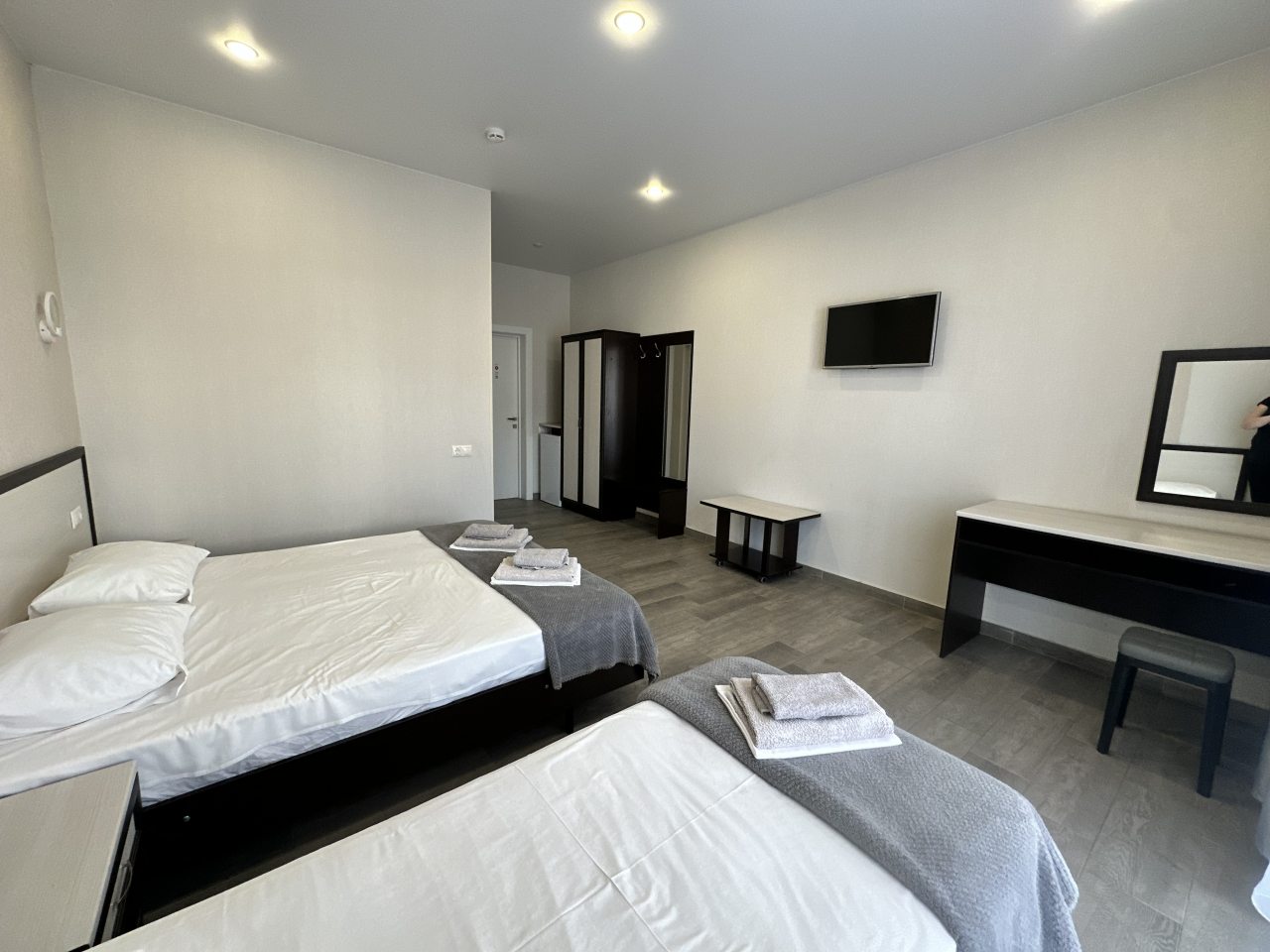 Трёхместный и более (Стандарт 3-местный в цоколе), Diamond Deluxe Hotel