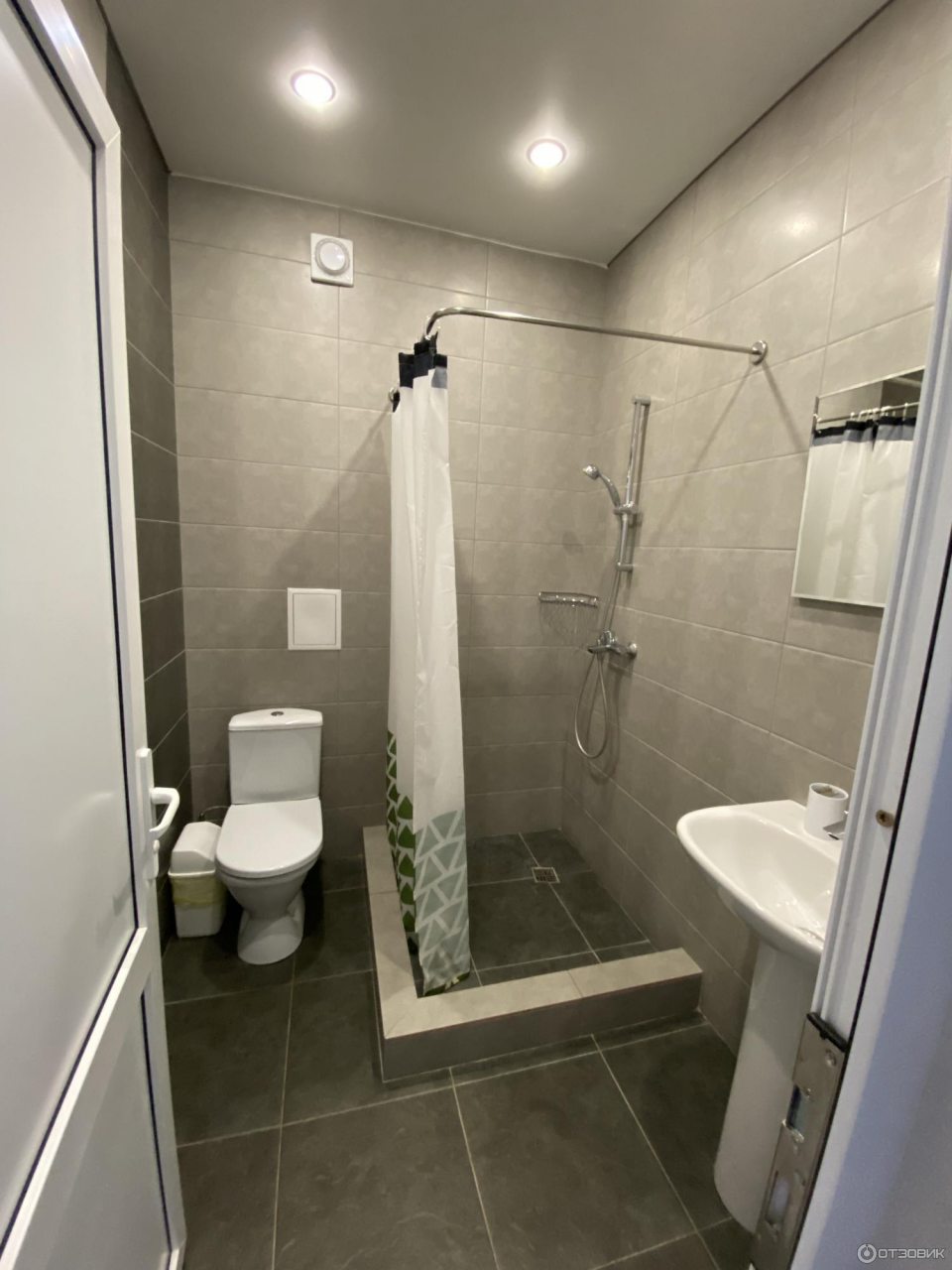 Трёхместный и более (Стандарт 3-местный в цоколе), Diamond Deluxe Hotel