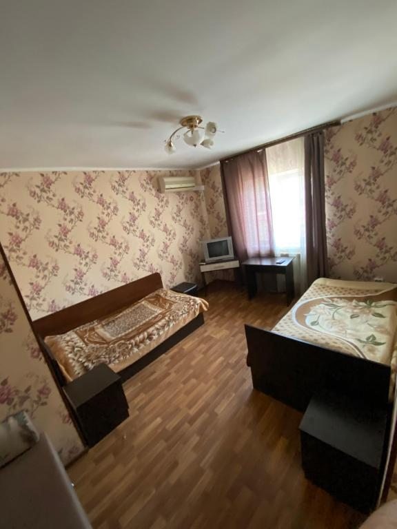 Трехместный (Трехместный номер с ванной) гостиницы Ляна, Знаменка, Орловская область