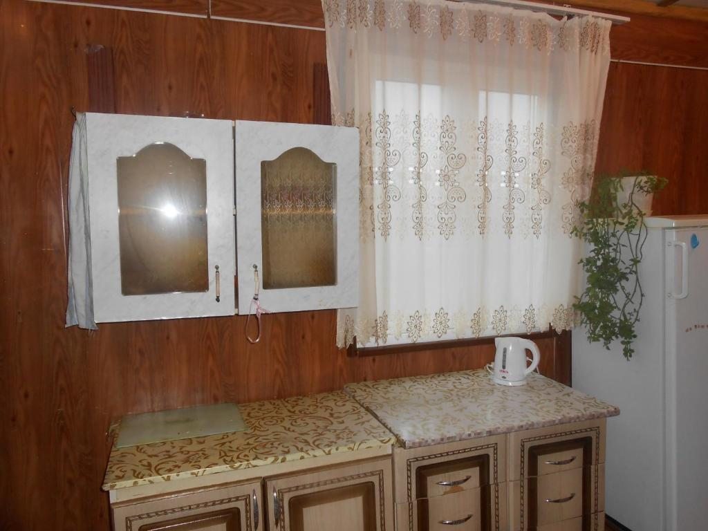 Трехместный (Трехместный номер эконом-класса с общей ванной комнатой) гостевого дома Вардане на Минеральной