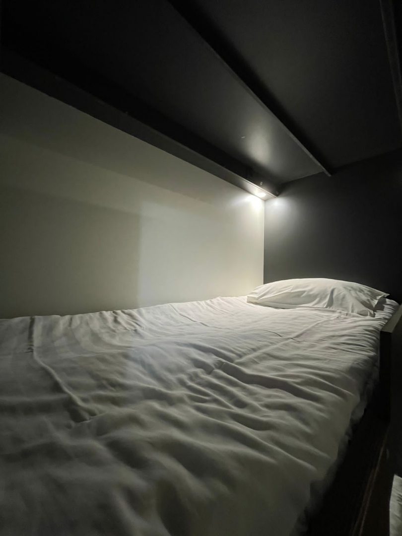 Двадцатиместный (Спальное место на двухъярусной кровати в общем номере для мужчин и женщин), PolGreenLaura