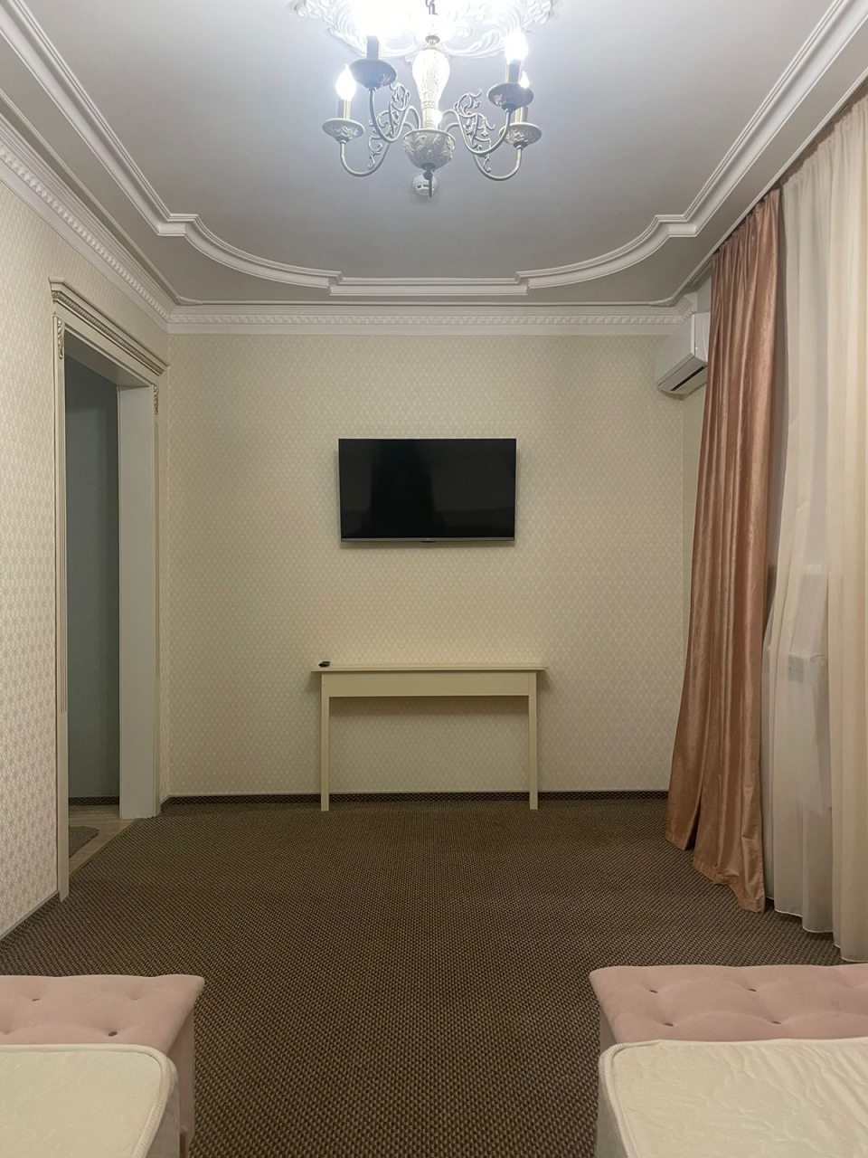 Апартаменты (Апарт-номер с кухней и джакузи, бюджет (цоколь)), Отель Афины