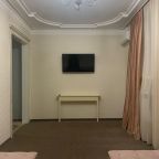 Апартаменты (Апарт-номер с кухней и джакузи, бюджет (цоколь)), Отель Афины