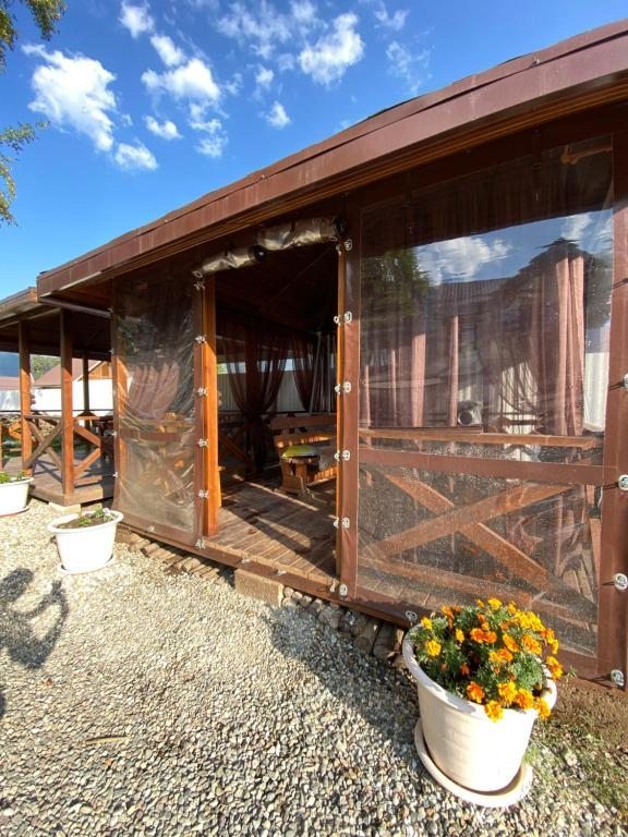 Апартаменты (Апартаменты в пентхаусе), Гостевой дом Кристалл