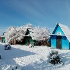 Фасад гостевых домов на территории хостела "СветЛана" в